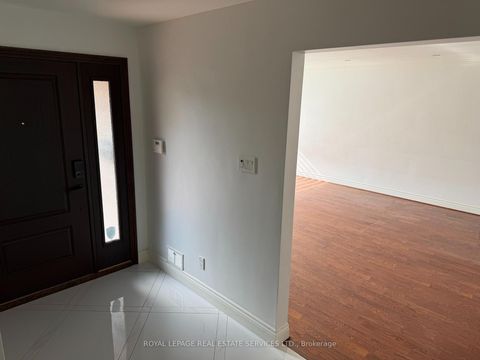 Photo 2 at 75 Ravensbourne Crescent, Rosethorn, Toronto