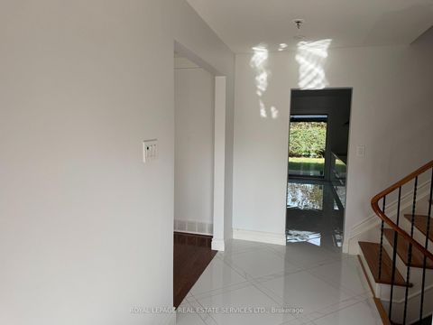 Photo 3 at 75 Ravensbourne Crescent, Rosethorn, Toronto