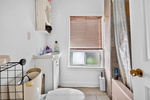 Photo 12 at 212 Lippincott Street, University, Toronto