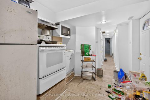 Photo 14 at 212 Lippincott Street, University, Toronto
