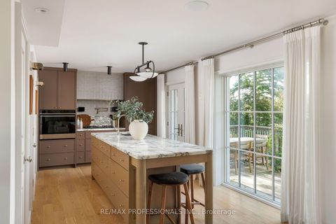Photo 18 at 8 Glenn Murray Drive, Queensway, Toronto