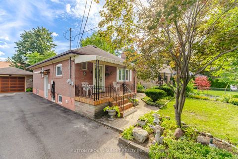 Photo 1 at 8 Woolton Crescent, Amesbury, Toronto