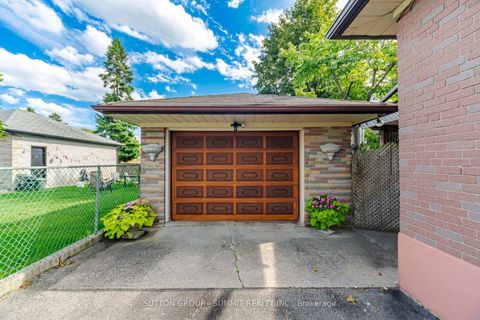 Photo 2 at 8 Woolton Crescent, Amesbury, Toronto