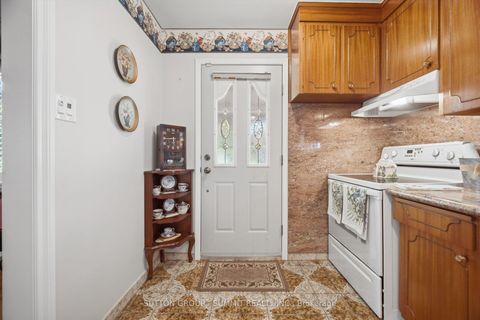 Photo 3 at 8 Woolton Crescent, Amesbury, Toronto