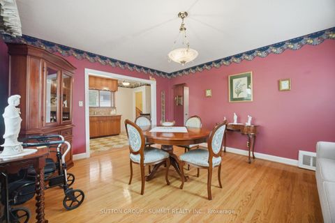 Photo 4 at 8 Woolton Crescent, Amesbury, Toronto