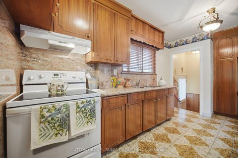Photo 7 at 8 Woolton Crescent, Amesbury, Toronto