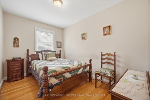 Photo 9 at 8 Woolton Crescent, Amesbury, Toronto