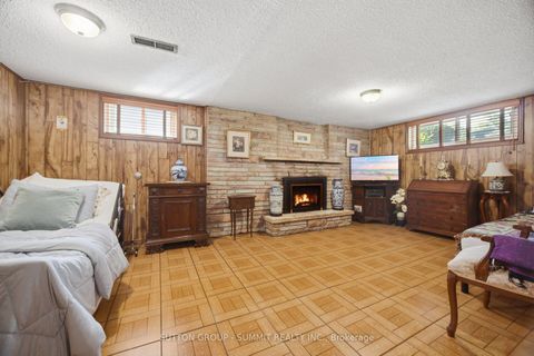 Photo 14 at 8 Woolton Crescent, Amesbury, Toronto