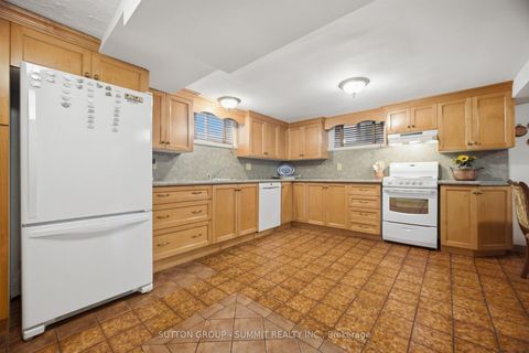Photo 17 at 8 Woolton Crescent, Amesbury, Toronto