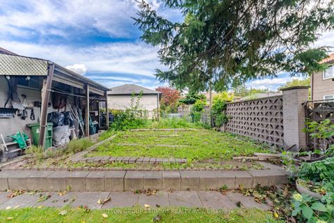 Photo 21 at 8 Woolton Crescent, Amesbury, Toronto