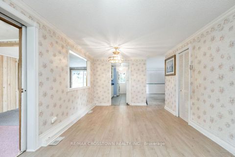 Photo 10 at 2 Tamarack Court, Rural Innisfil, Innisfil