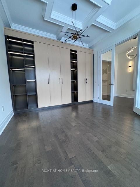 Photo 2 at 21 Casavant Court, Patterson, Vaughan