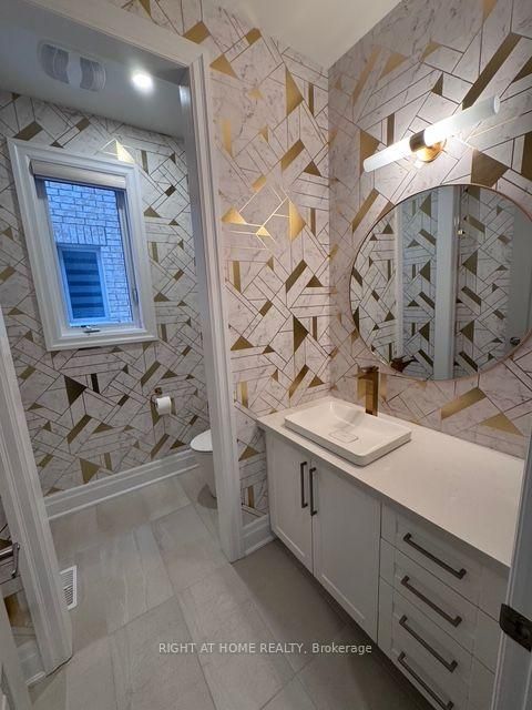 Photo 3 at 21 Casavant Court, Patterson, Vaughan