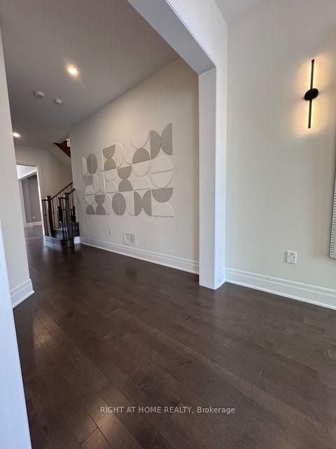 Photo 6 at 21 Casavant Court, Patterson, Vaughan