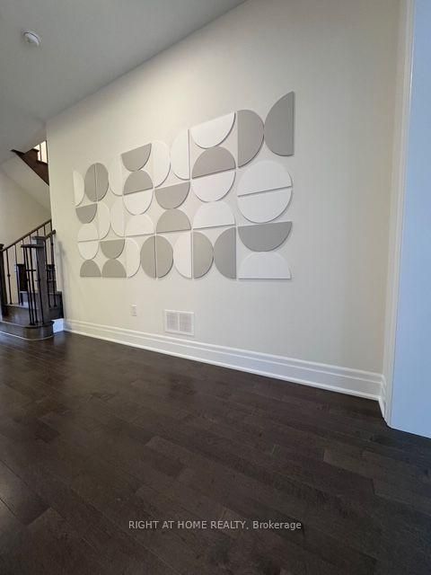 Photo 7 at 21 Casavant Court, Patterson, Vaughan