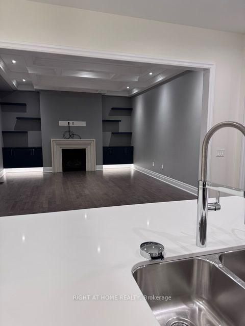 Photo 10 at 21 Casavant Court, Patterson, Vaughan