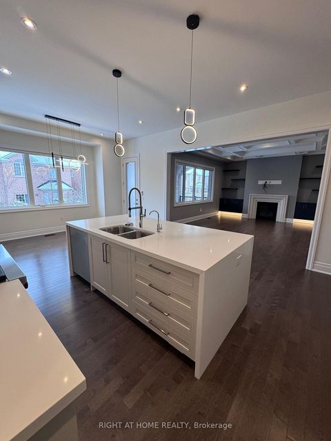 Photo 11 at 21 Casavant Court, Patterson, Vaughan