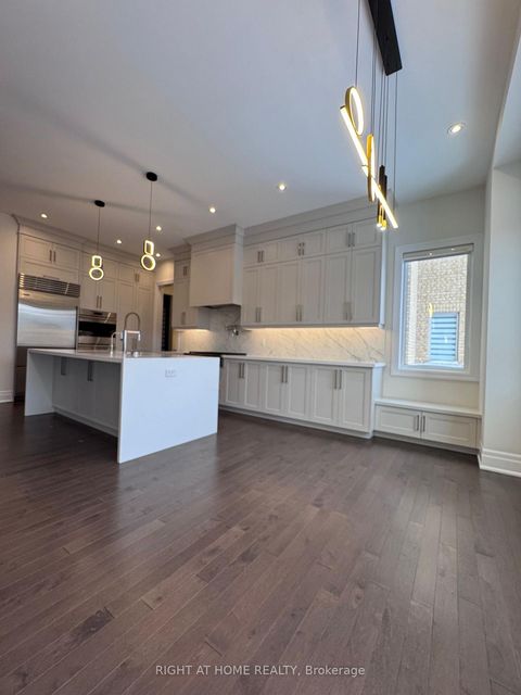 Photo 13 at 21 Casavant Court, Patterson, Vaughan