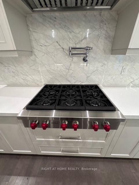 Photo 15 at 21 Casavant Court, Patterson, Vaughan