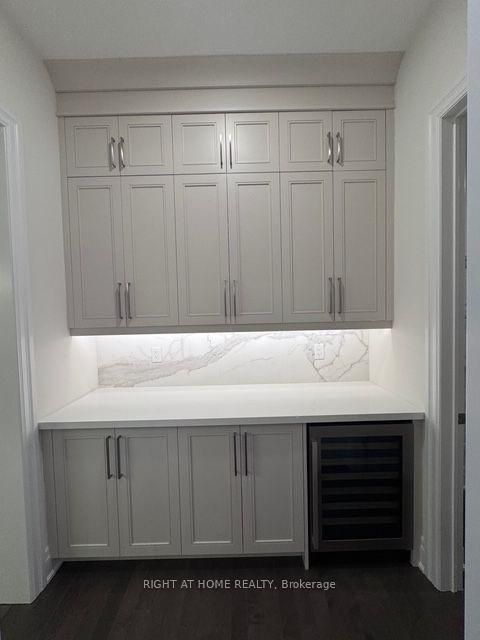 Photo 16 at 21 Casavant Court, Patterson, Vaughan