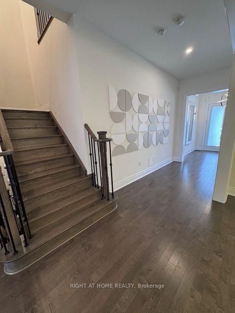 Photo 17 at 21 Casavant Court, Patterson, Vaughan