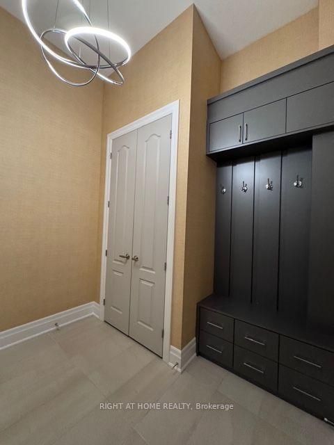 Photo 19 at 21 Casavant Court, Patterson, Vaughan