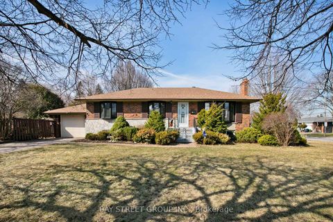 Photo 3 at 67 Elvaston Drive, Victoria Village, Toronto