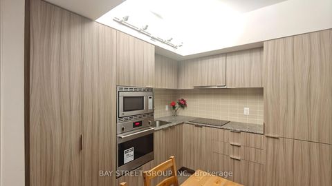 Photo 3 at 614 - 955 Bay Street, Bay Street Corridor, Toronto
