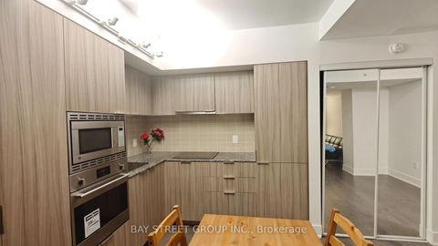 Photo 4 at 614 - 955 Bay Street, Bay Street Corridor, Toronto