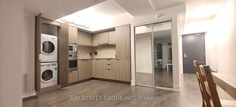Photo 9 at 614 - 955 Bay Street, Bay Street Corridor, Toronto