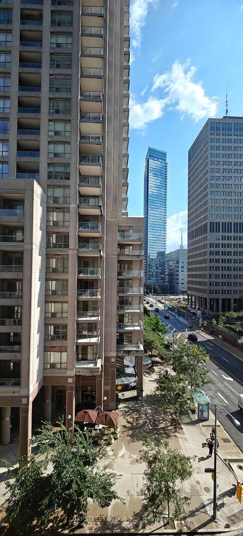 Photo 11 at 614 - 955 Bay Street, Bay Street Corridor, Toronto