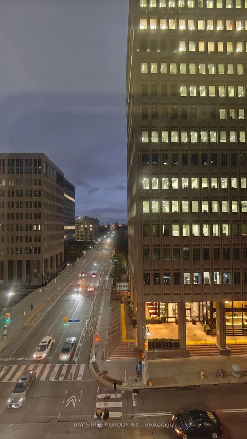 Photo 12 at 614 - 955 Bay Street, Bay Street Corridor, Toronto