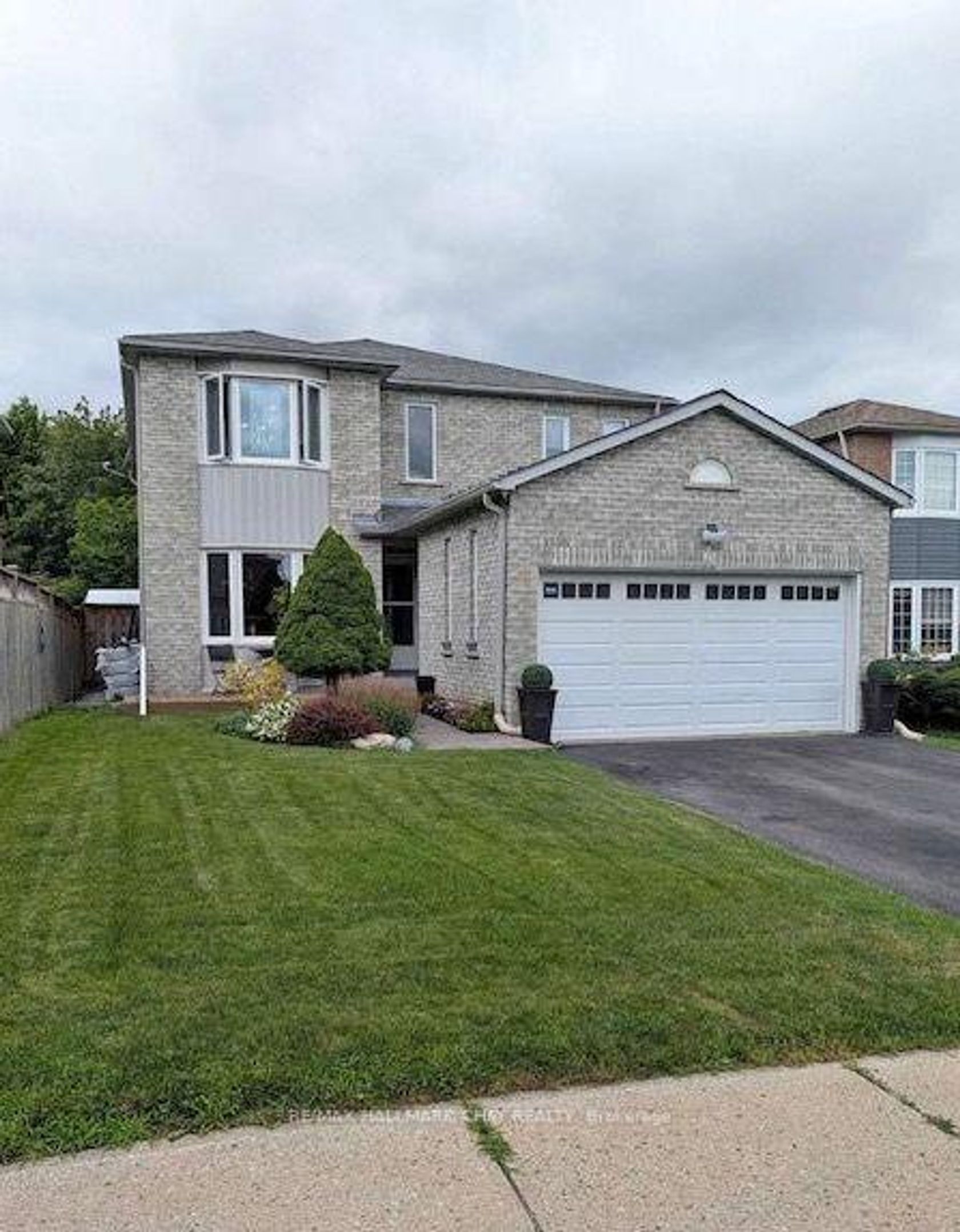 61 Carruthers Crescent, Grove East, Barrie photo number 2