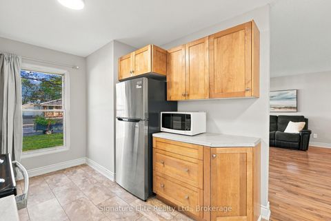 Photo 13 at 44 Bronte Crescent, Letitia Heights, Barrie