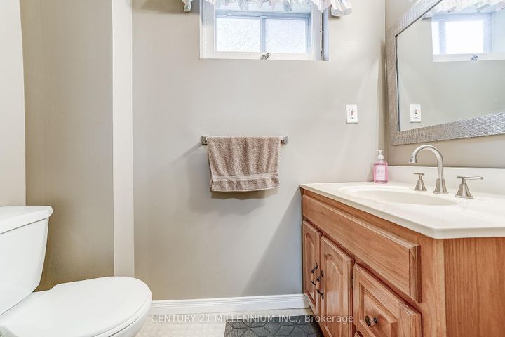 Photo 31 at 72 Glebe Crescent, Northgate, Brampton