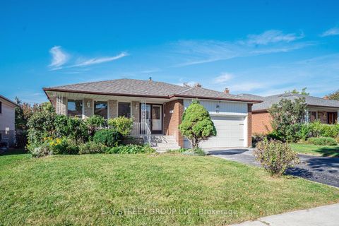 Photo 1 at 42 Faye Drive, Pleasant View, Toronto