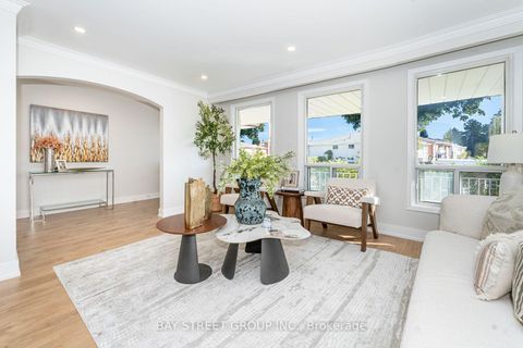 Photo 3 at 42 Faye Drive, Pleasant View, Toronto