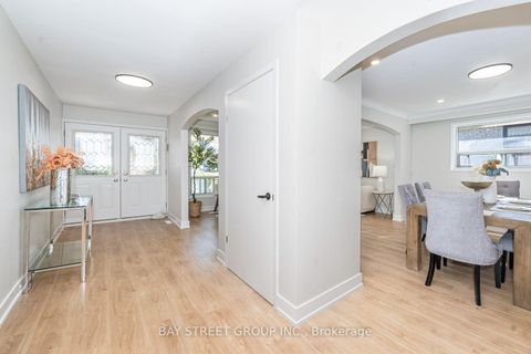 Photo 4 at 42 Faye Drive, Pleasant View, Toronto