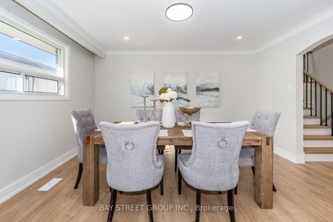 Photo 5 at 42 Faye Drive, Pleasant View, Toronto