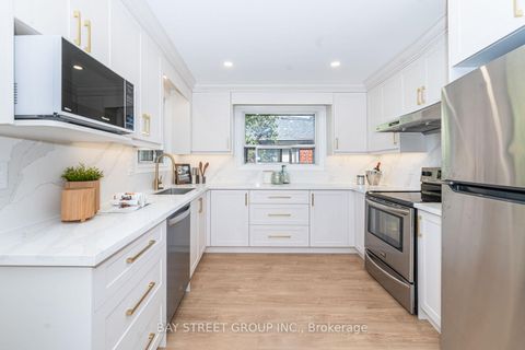 Photo 8 at 42 Faye Drive, Pleasant View, Toronto