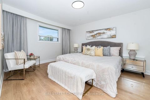 Photo 11 at 42 Faye Drive, Pleasant View, Toronto