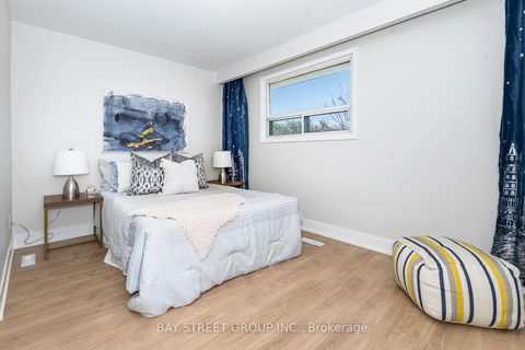 Photo 13 at 42 Faye Drive, Pleasant View, Toronto