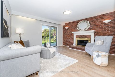 Photo 19 at 42 Faye Drive, Pleasant View, Toronto