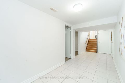 Photo 25 at 42 Faye Drive, Pleasant View, Toronto