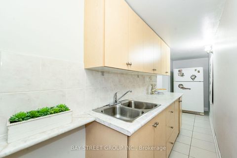 Photo 33 at 42 Faye Drive, Pleasant View, Toronto
