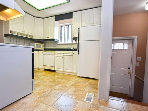Photo 18 at 103 Richardson Avenue, Greenbrook, Toronto