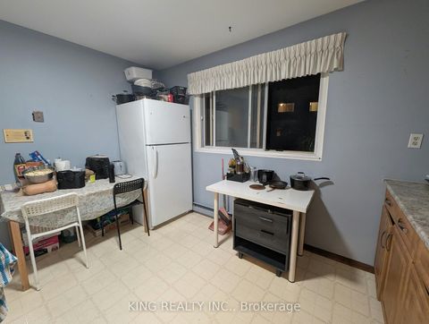 Photo 8 at 41 Courville Coachway, Pleasant View, Toronto