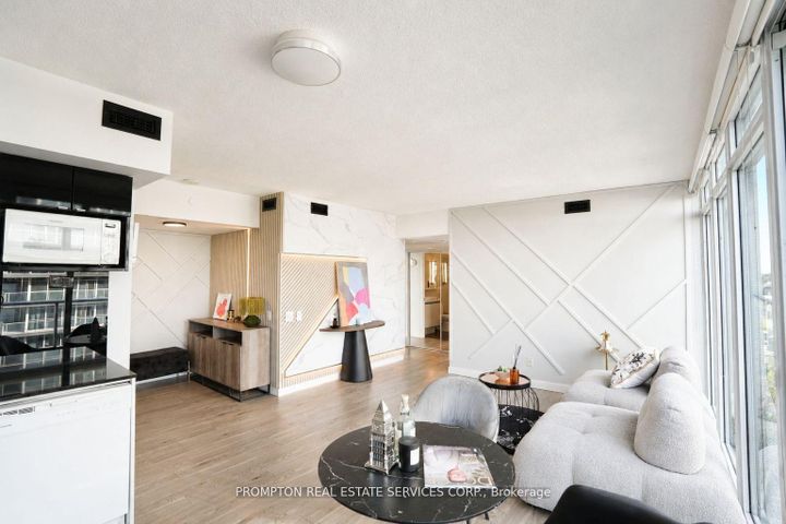 Photo 10 at 717 - 72 Esther Shiner Boulevard, Bayview Village, Toronto