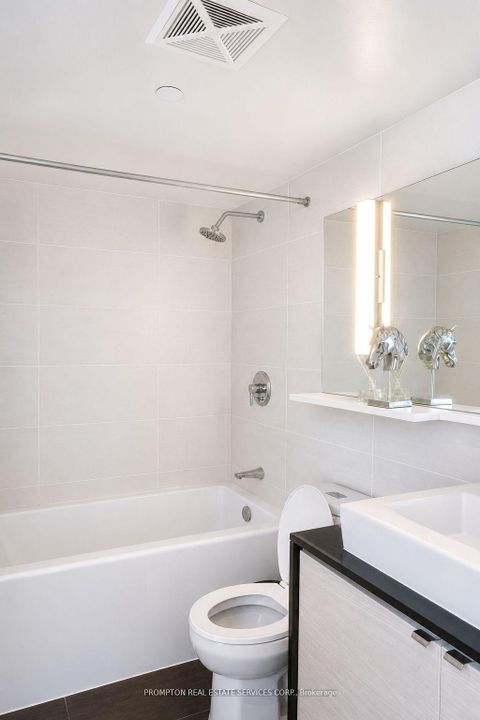 Photo 8 at 717 - 72 Esther Shiner Boulevard, Bayview Village, Toronto