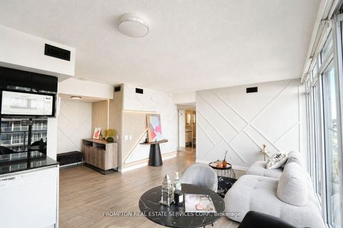 Photo 10 at 717 - 72 Esther Shiner Boulevard, Bayview Village, Toronto